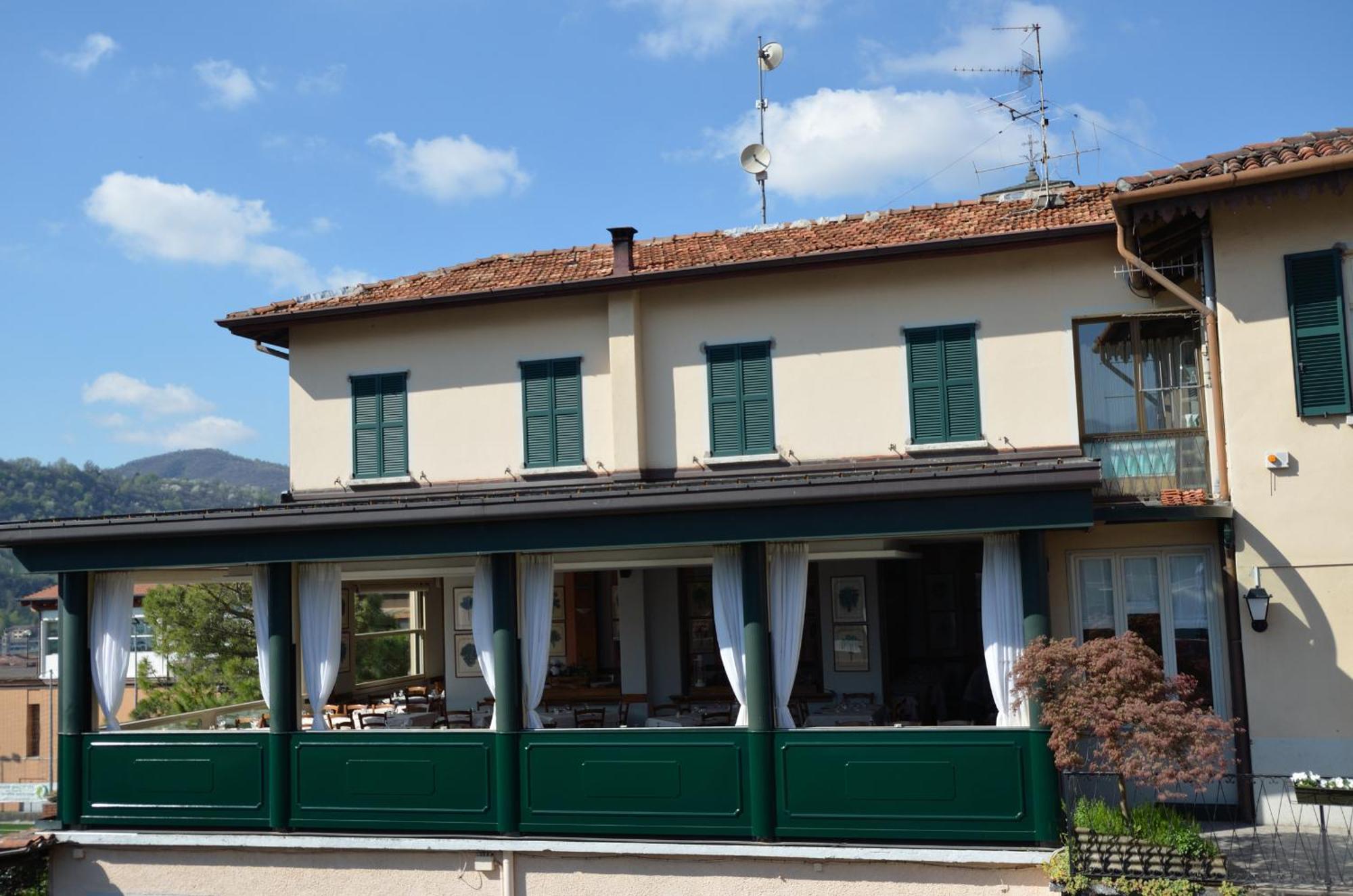 Albergo Della Torre Черноббио Экстерьер фото